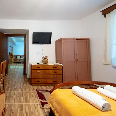 Villa Yellow Stone
