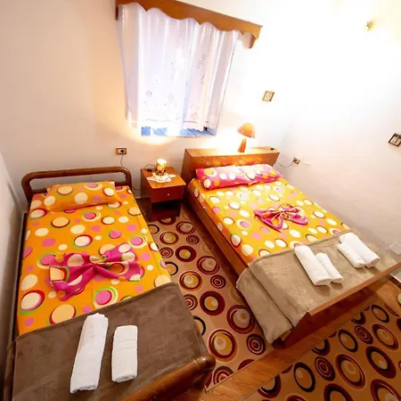 Villa Yellow Stone